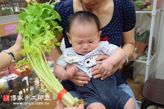 劉寶寶(新北永和區嬰兒寶寶滿月剃頭理髮、免費嬰兒剃胎毛儀式吉祥話)。中國風會場，爸媽寶貝免費穿「日中韓」古裝禮服。專業拍照、DVD光碟、證書。★購買「臍帶章、肚臍章、胎毛筆刷印章」贈送：剃頭、收涎、抓周，三選一。 2015.10.30 照片11